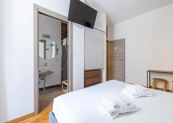 Bright - Private Bath - Center Of Pensión 3*